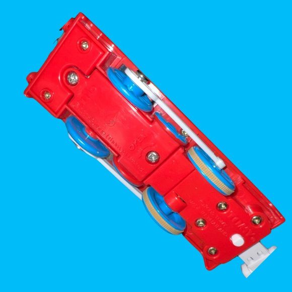 2005 Thomas & Friends Steam Along Trackmaster Thomas Engine & Annie Car - Picture 4 of 6